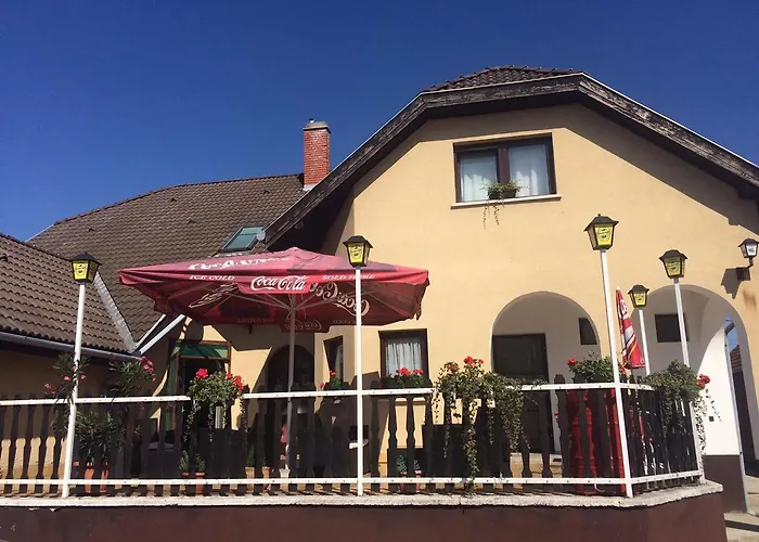 Teke Panzio 住宿加早餐酒店 Körmend